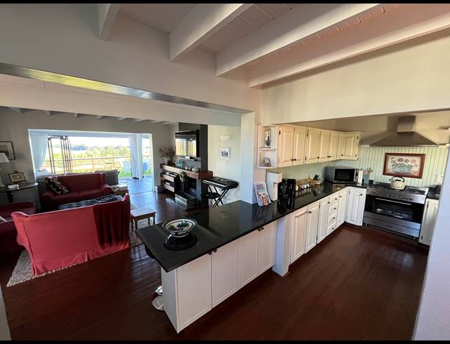 5 BEDROOM GATED ESTATE FOR SALE IN UNDERBERG